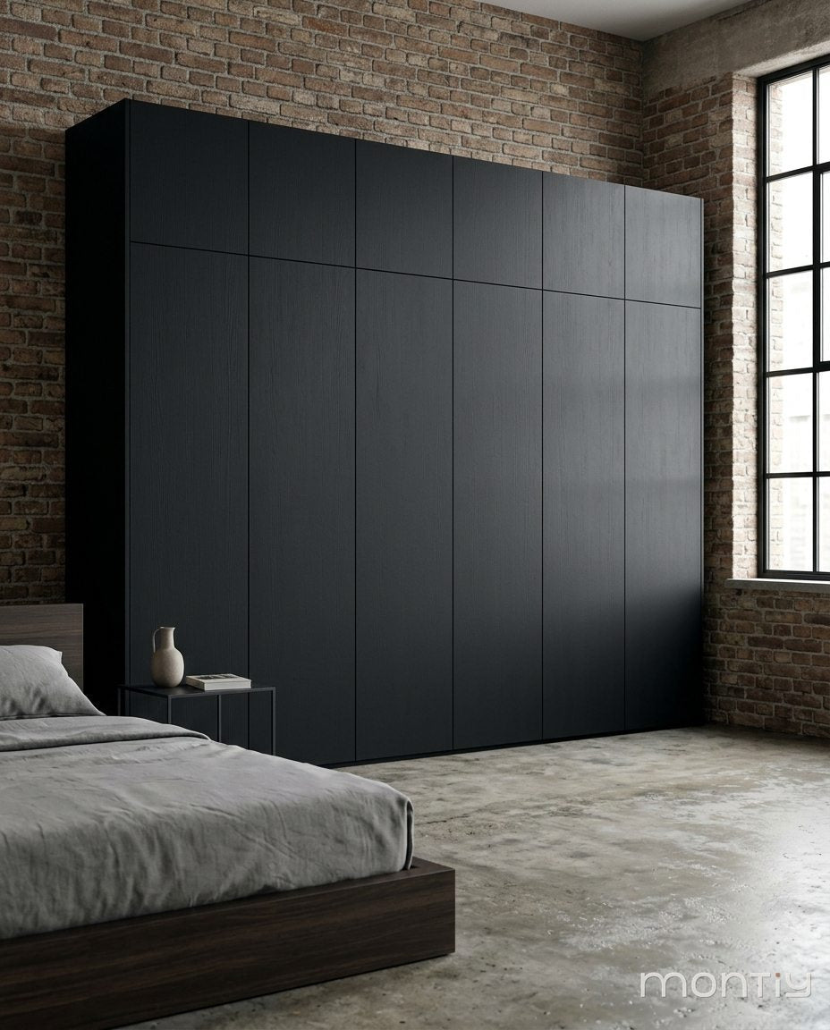 Zwarte kastenwand in een industriële slaapkamer